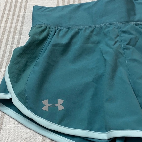 Under Armour fitted HeatGear Shorts XS NWT - Picture 2 of 8